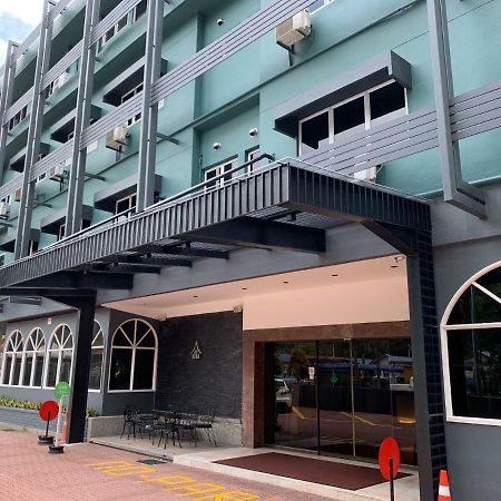 Hotel Waterfall George Town Exterior photo