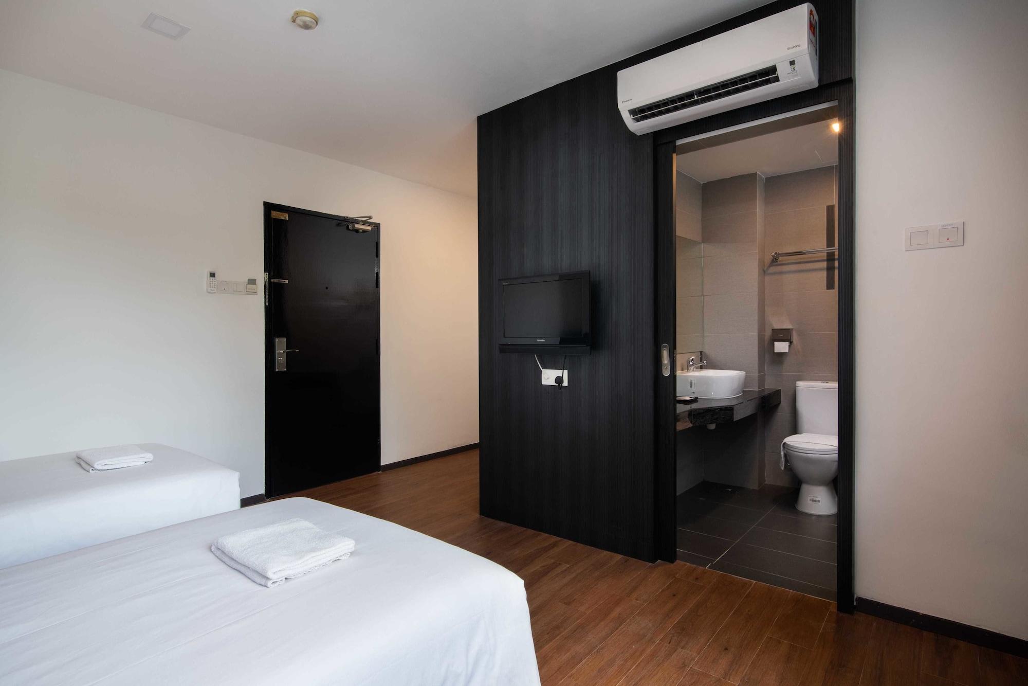 Hotel Waterfall George Town Exterior photo