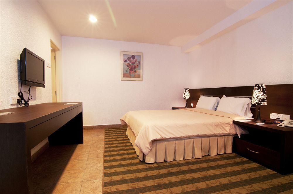 Hotel Waterfall George Town Exterior photo