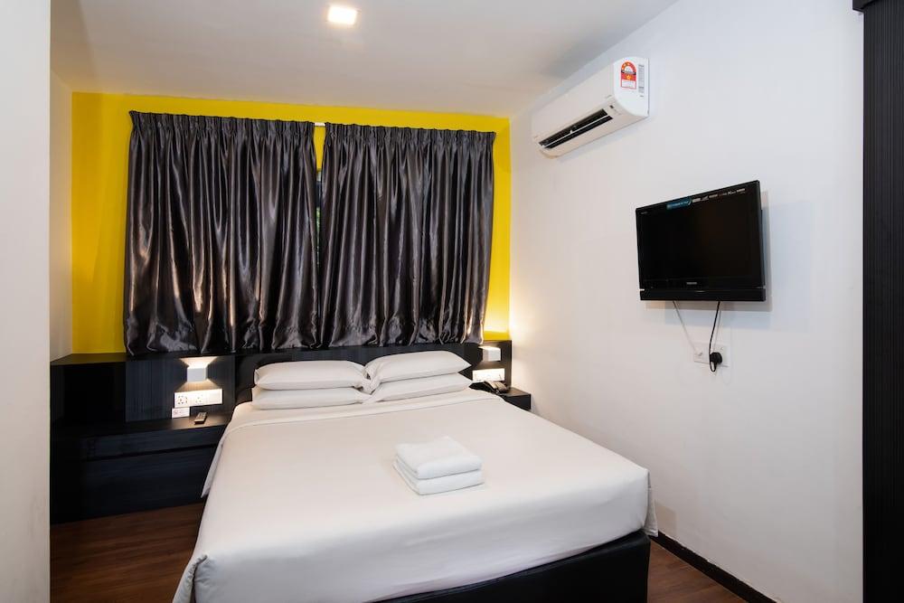 Hotel Waterfall George Town Exterior photo